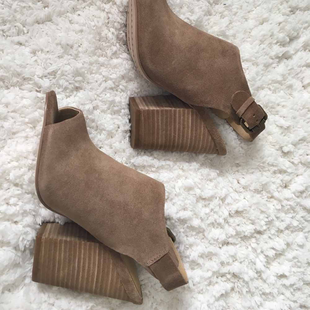 NWT Splendid Kelli Peeptoe Suede Bootie